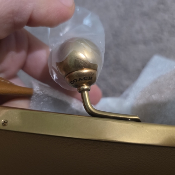 NWT AUTHENTIC COACH Rainbow Crystal Candy Kisslock 16 Pastel NEW - Picture 12 of 17